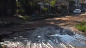 En Fernando de la Mora vecinos viven bajo agua