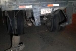 Dos muertos y un herido grave, en accidente rutero