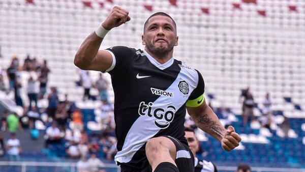 Richard Ortiz disfruta su romance con los goles