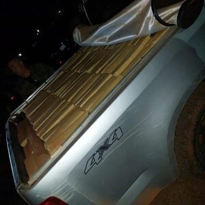 Tras persecución y balacera, incautan cerca de 1.800 kilos de marihuana en Pedro Juan Caballero - Nacionales - ABC Color