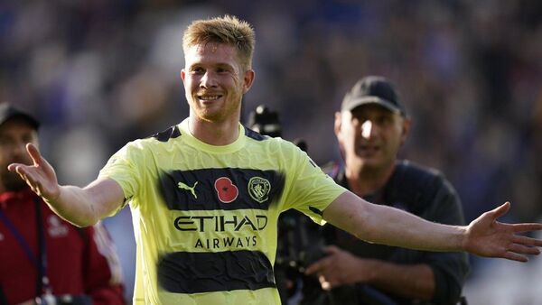Manchester City vence a Leicester con un golazo de de Bruyne