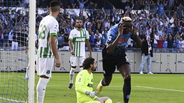 Napoli no siente presión y sigue liderando cómodo