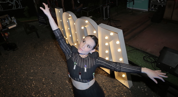 Diario HOY | Lali González retorna totalmente “loca” al teatro