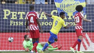 Cádiz derrotó con lo justo al Atlético de Madrid