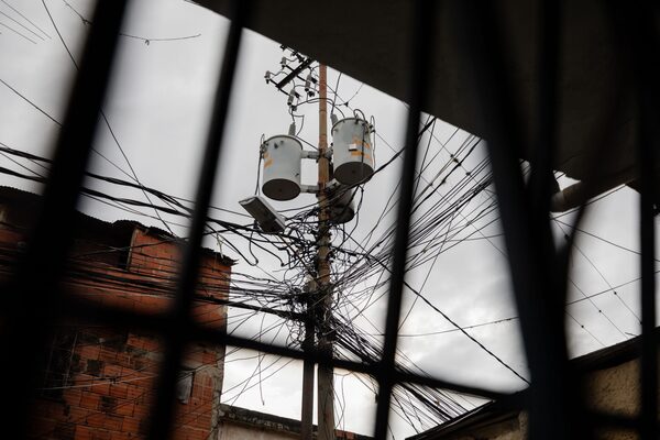 Las fallas eléctricas en Venezuela aumentaron un 7 % en septiembre, según una ONG - MarketData