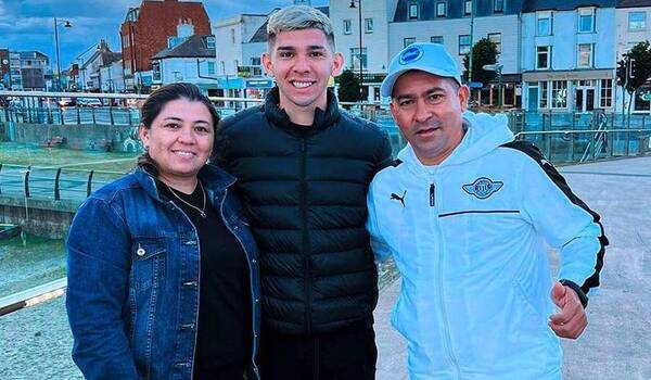 Crónica / La emoción del papá de Julio tras su gran debut en Premier con el Brighton