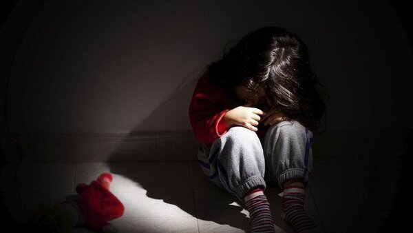 Detienen e imputan a portero de una escuela y a una maestra por un caso de abuso sexual en niños