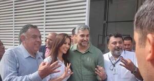 La Nación / Pilar: con la excusa de inauguración en hospital, precandidata de Fuerza Republicana hace proselitismo