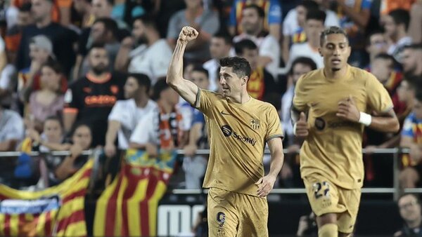 Lewandowski da triunfo al Barcelona sobre el final