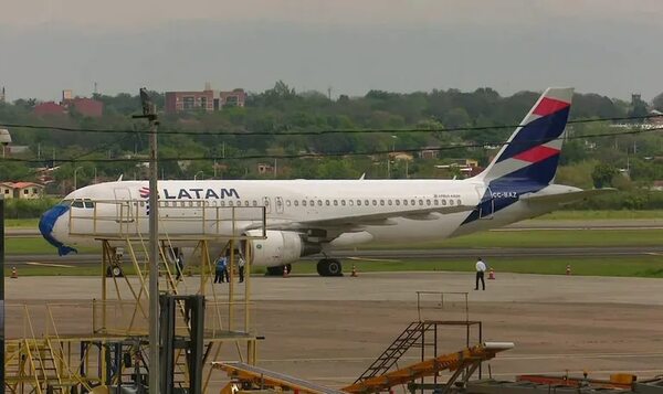 Otro vuelo de Latam tuvo inconvenientes para aterrizar por temporal - Nacionales - ABC Color