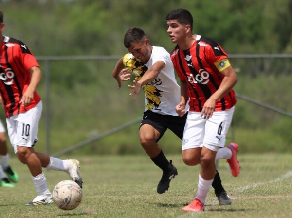 Sub 18: Con cinco victorias y un empate en la fecha 19 - APF
