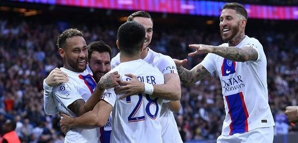 El PSG remonta con una magnífica actuación de sus estrellas y se mantiene como líder