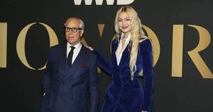 La Nación / La reina de espaldas; todos contra Kanye West; moda con premio y Camilla, en viaje de luxe