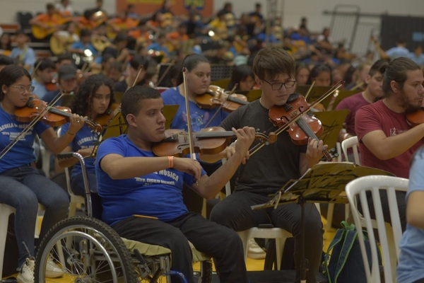1.400 niños y jóvenes dieron un mensaje de esperanza a través de la música | 1000 Noticias
