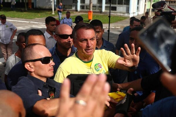 Bolsonaro votó temprano en Río y dijo que "Brasil será victorioso esta tarde" - Megacadena — Últimas Noticias de Paraguay