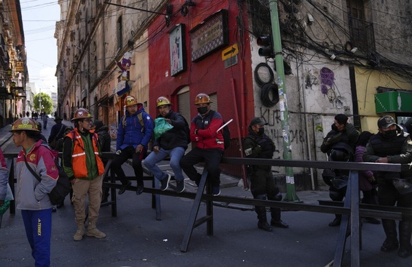 La escasez de combustible marca el octavo día de protestas en Bolivia | 1000 Noticias
