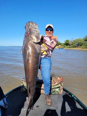 Pescador ayolense captura un surubí de 60 kilos - Nacionales - ABC Color