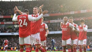 Arsenal destroza al Nottingham Forest y se mantiene líder de la Premier League