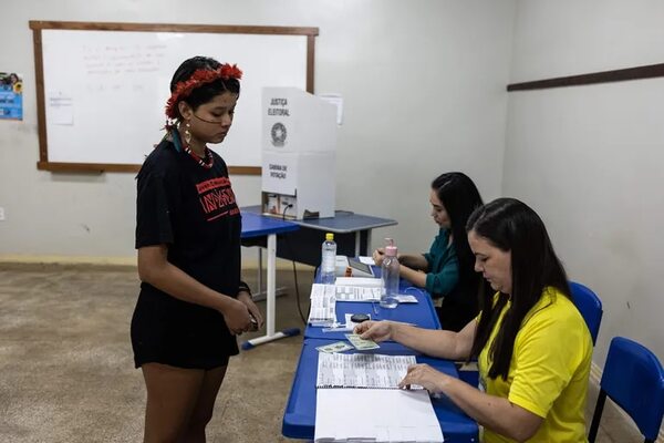 Brasileños eligen su presidente en un país polarizado hasta el último día - Mundo - ABC Color