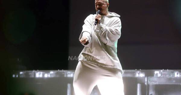 La Nación / J Balvin hizo vibrar al Jockey Club Paraguayo con su show