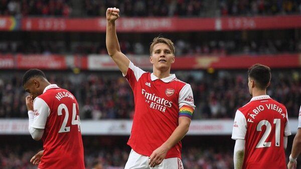 Arsenal golea y recupera el liderato de la Premier League