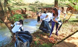 Retiran 11.700 kilos de basura de arroyo Acaraymi de CDE
