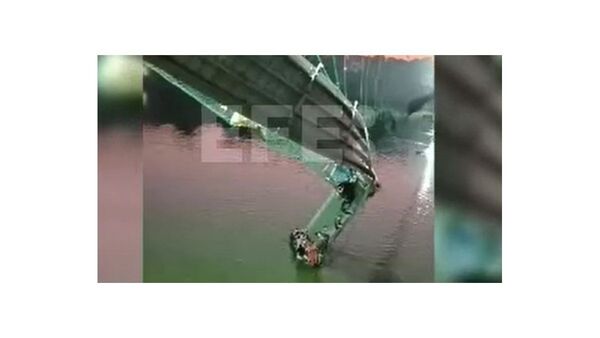 La India continúa el rescate tras colapso de un puente