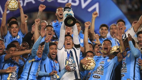 Pachuca deja sin título a Carlos González