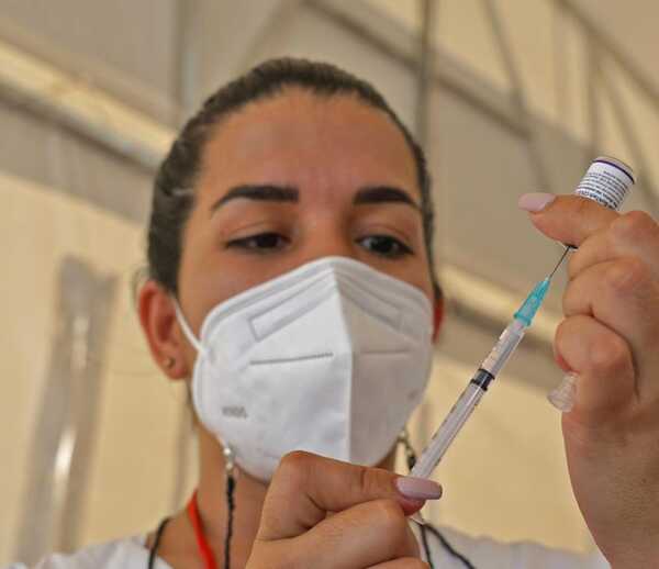 Fallecidos pueden quintuplicarse si no se sigue avanzando en vacunación | 1000 Noticias