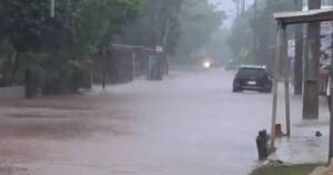 La Nación / Bajo agua se encuentran los vecinos del barrio San Jorge de Capiatá
