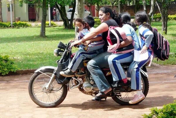 Accidentes en motos: “Papá y mamá, por favor, cuidemos a los niños”, exhortó director de Trauma - Nacionales - ABC Color