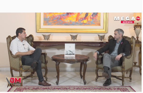 Diario HOY | Carlos Báez "a su manera" con Abdo, en modo "país de maravillas"