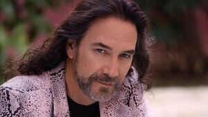 Marco Antonio Solís: "No todos los besos se dan en la boca"