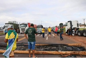 Bolsonaristas no aceptan victoria de Lula y bloquean rutas - Radio Imperio