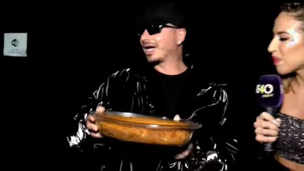 J Balvin probó la sopa paraguaya