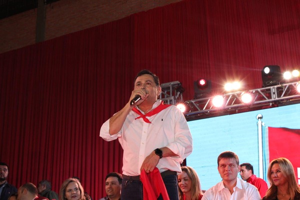 Diario HOY | ¿Gobierno omitió dato para no afectar su campaña?: chats 'hunden' al candidato de Marito