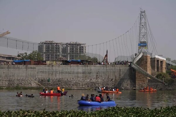 Video: nueve detenidos tras el colapso de un puente que dejó 134 muertos en la India - Mundo - ABC Color