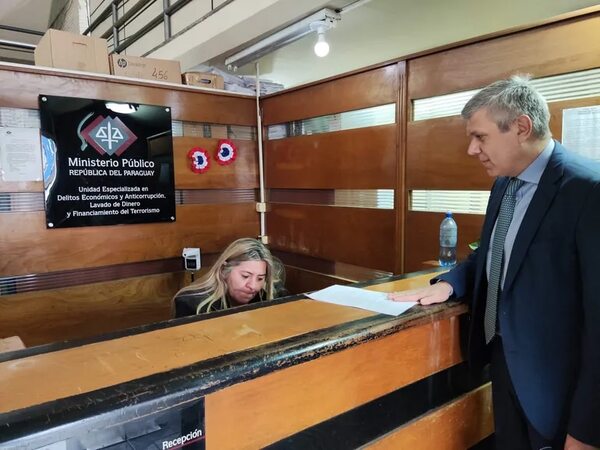 Denuncian supuesta lesión de confianza en Petropar a través de venta de combustibles - Economía - ABC Color