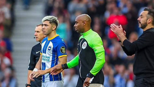 Crónica / ¡Quedó encantado! Las palabras del DT de Brighton por el debut de Julio Enciso
