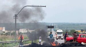 Camioneros bloquean varias carreteras en Brasil por la derrota de Bolsonaro