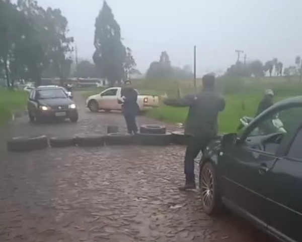 Tras intervención policial bolsonaristas liberan cierre de camino en Cerro Cora'i - Radio Imperio