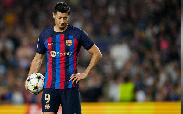 Lewandowski arrastra molestias en la espalda - El Independiente
