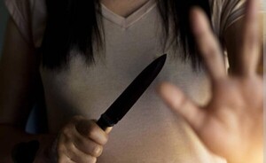Abren proceso contra mujer que apuñaló a otra
