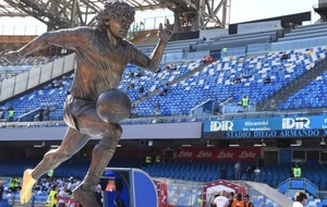 El homenaje del Napoli por el cumpleaños de Maradona - La Prensa Futbolera