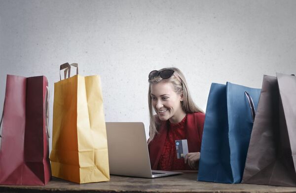 5 formas en las que tu mente sabotea los gastos y te mantiene endeudado