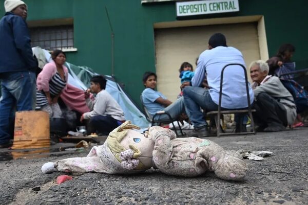 Indígenas acampan frente al Indi y exigen compra de tierras - Nacionales - ABC Color