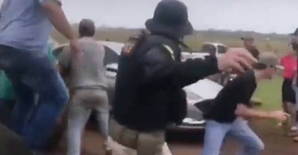 Crónica / [VÍDEO] Un tilingo atropelló una manifestación y disparó al rollete