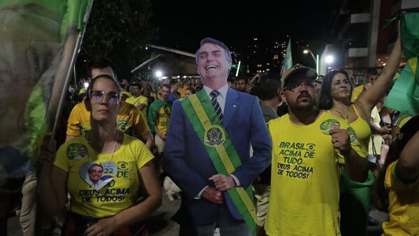 "No vamos desistir de Brasil", afirma hijo de Bolsonaro