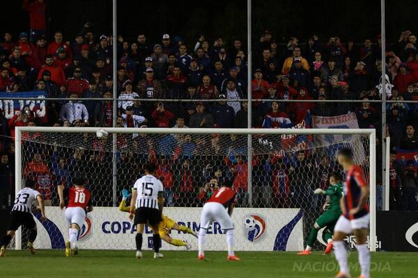 Crónica / [VIDEO] Mirá dónde fue a parar el penal del rapai Jean Fernandes