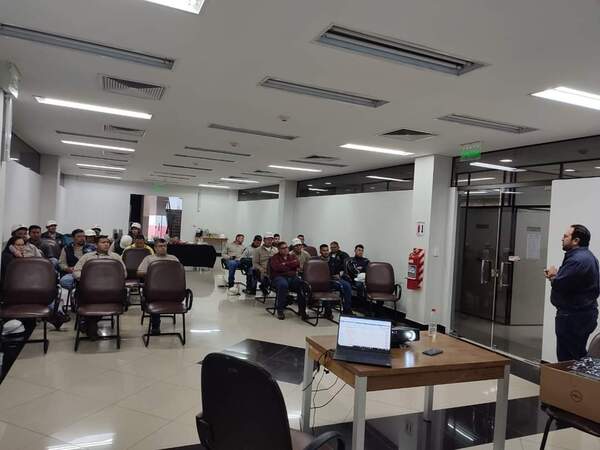 Capacitan a funcionarios de la ANDE en CDE - Noticde.com